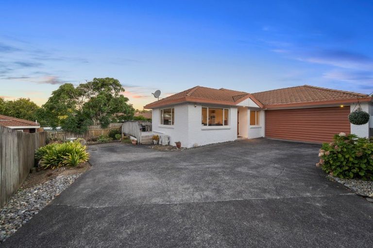 Photo of property in 2/138 Whitford Road, Somerville, Auckland, 2014