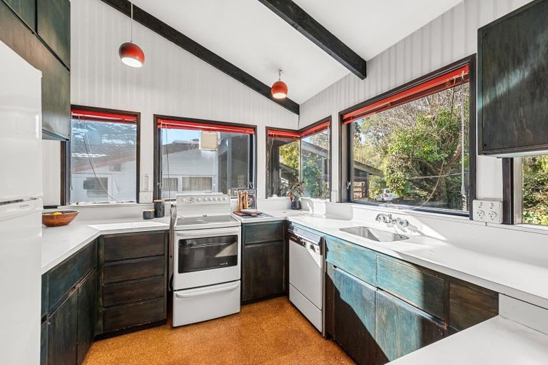 Photo of property in 8 Freemans Way, Pinehaven, Upper Hutt, 5019