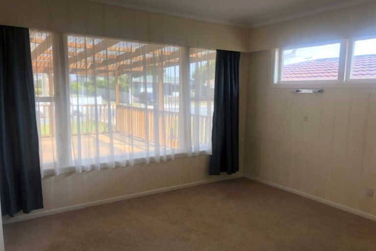 Photo of property in 70 Clevedon Road, Papakura, 2110