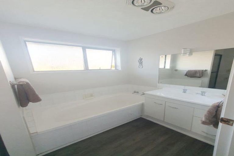 Photo of property in 24 Brogar Place, Casebrook, Christchurch, 8051