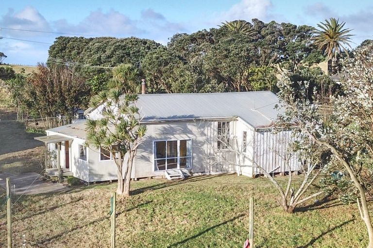 Photo of property in 210 Rehutai Road, Baylys Beach, Dargaville, 0377