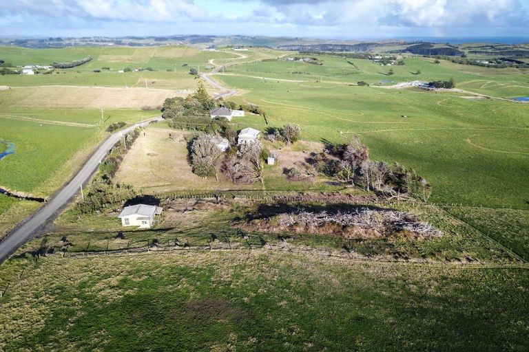Photo of property in 210 Rehutai Road, Baylys Beach, Dargaville, 0377