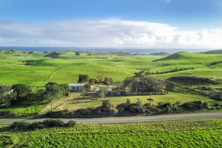 Photo of property in 210 Rehutai Road, Baylys Beach, Dargaville, 0377