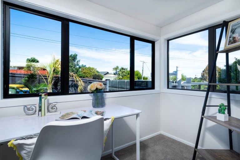 Photo of property in 1a Stottholm Road, Titirangi, Auckland, 0604