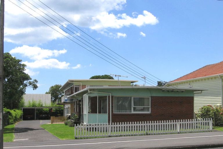 Photo of property in 2/134 Calliope Road, Stanley Point, Auckland, 0624