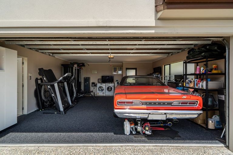 Photo of property in 8a Lupetti Rise, West Harbour, Auckland, 0618