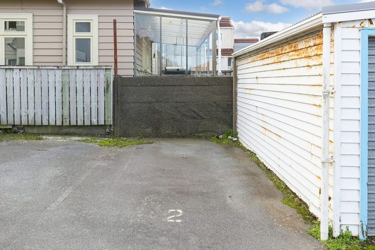 Photo of property in 139u2 Queens Drive, Lyall Bay, Wellington, 6022