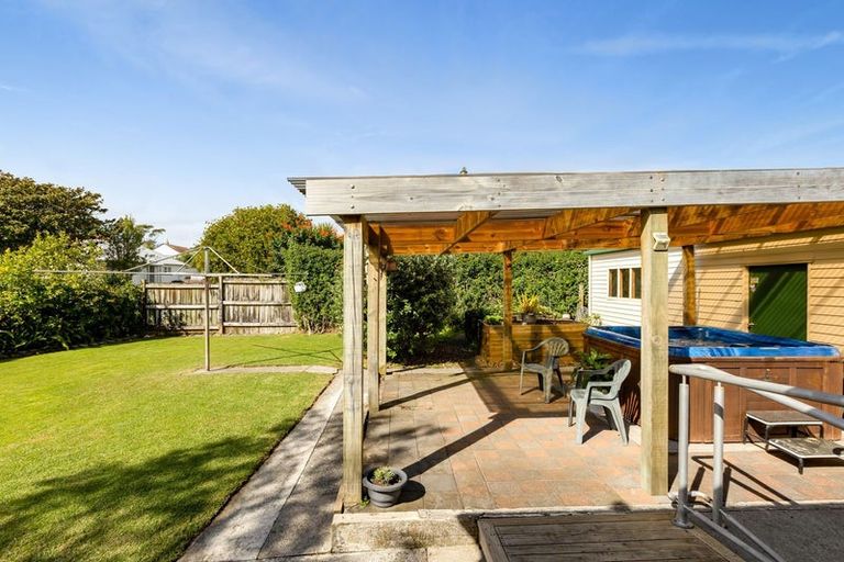 Photo of property in 139 Tukapa Street, Westown, New Plymouth, 4310