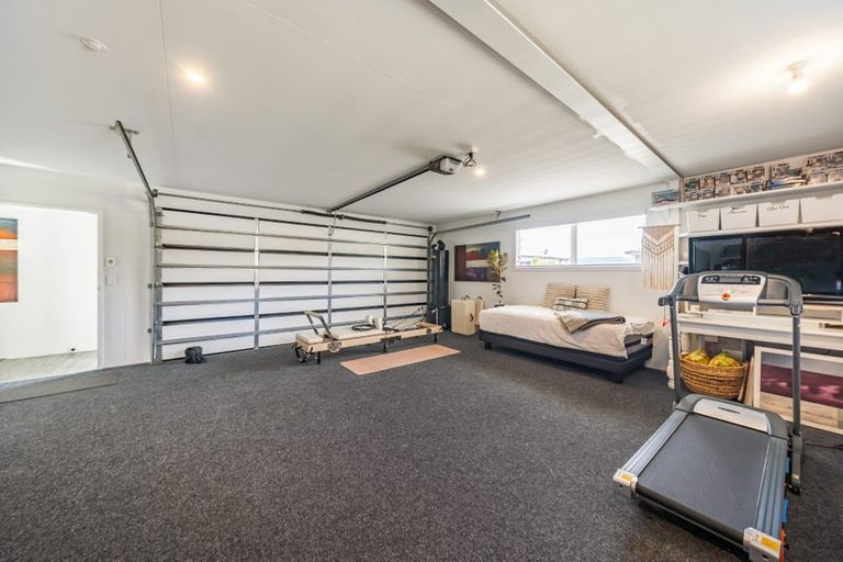 Photo of property in 32 King Charles Drive, Kingsley Heights, Upper Hutt, 5018