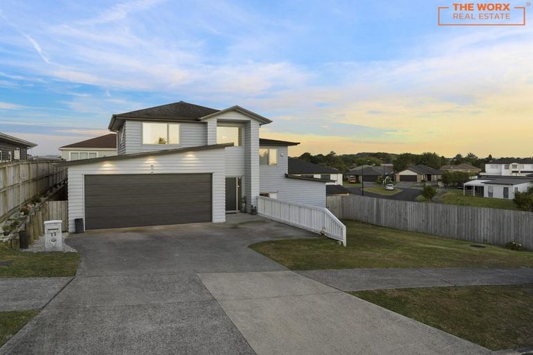 Photo of property in 11 Regis Park Drive, Pukekohe, 2120