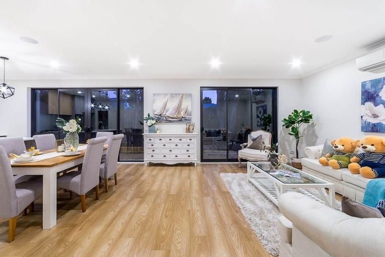 Photo of property in 27a Royal View Road, Te Atatu South, Auckland, 0610