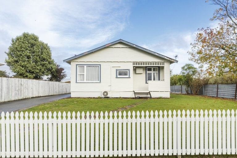 Photo of property in 4 Perrin Place, Kelvin Grove, Palmerston North, 4414