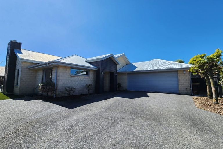 Photo of property in 26 Foresters Crescent, Parklands, Christchurch, 8083