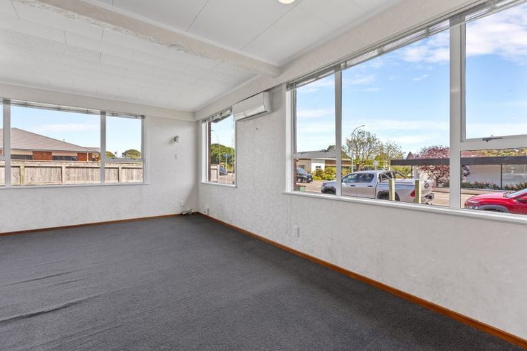 Photo of property in 1/378 Devon Street East, Strandon, New Plymouth, 4312
