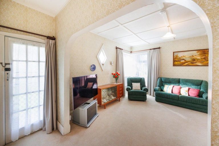 Photo of property in 74 Shamrock Street, Takaro, Palmerston North, 4412