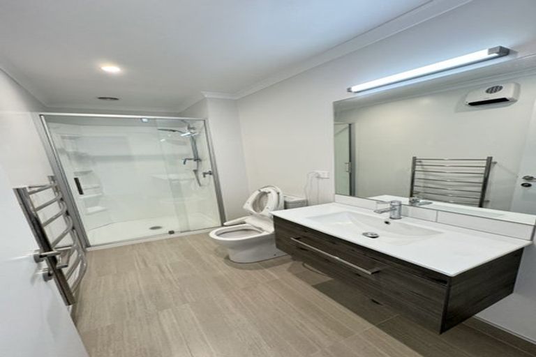 Photo of property in 26 Ian Morrison Road, Hobsonville, Auckland, 0616