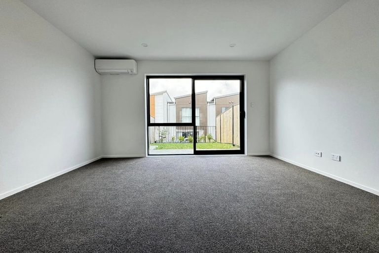 Photo of property in 250b Great North Road, Henderson, Auckland, 0612