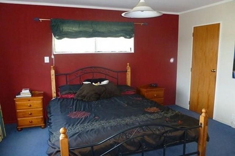 Photo of property in 14 Shackle Lane, Whitby, Porirua, 5024