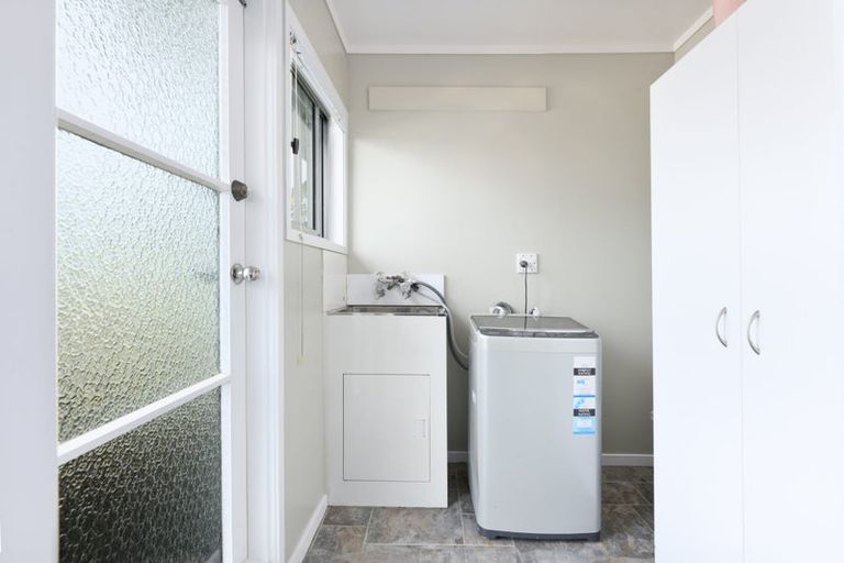 Photo of property in 1/62 Rua Road, Glen Eden, Auckland, 0602