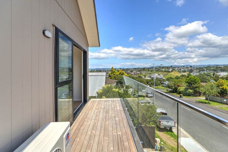 Photo of property in 35b Cedar Heights Avenue, Massey, Auckland, 0614
