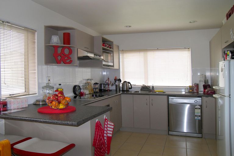 Photo of property in 42 Keri Vista Rise, Papakura, 2110