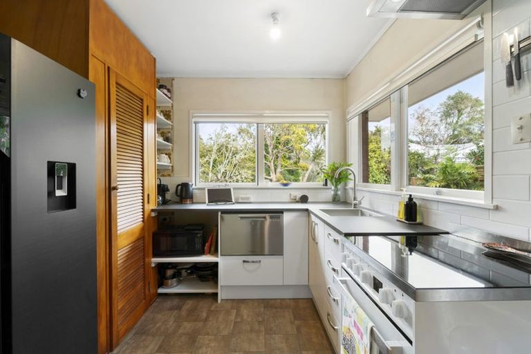 Photo of property in 1/27 Sandown Road, Rothesay Bay, Auckland, 0630