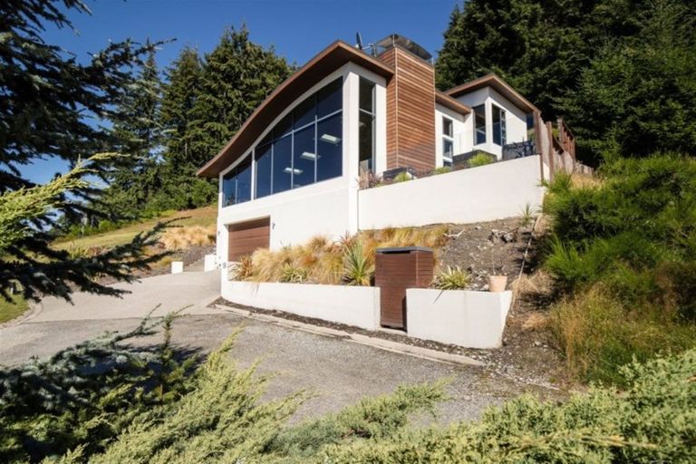 Photo of property in 9 Vanda Place, Fernhill, Queenstown, 9300