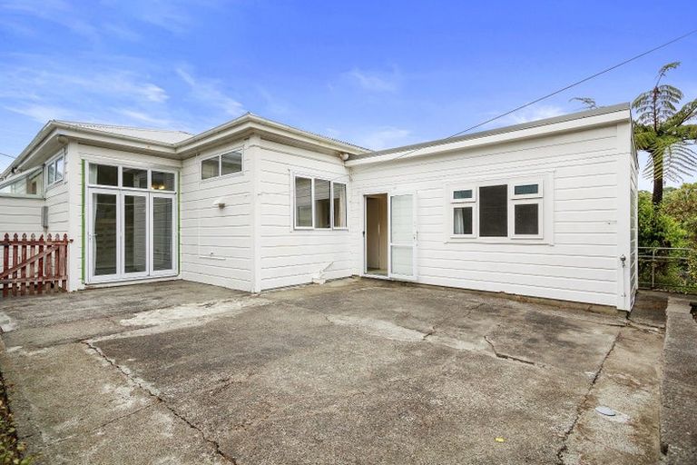 Photo of property in 9 Apuka Street, Brooklyn, Wellington, 6021