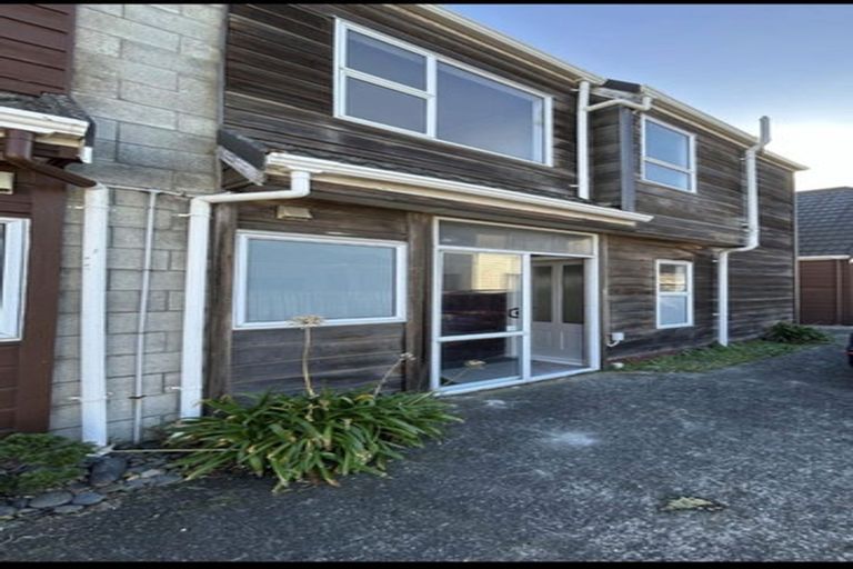 Photo of property in 3/15 Apu Crescent, Lyall Bay, Wellington, 6022