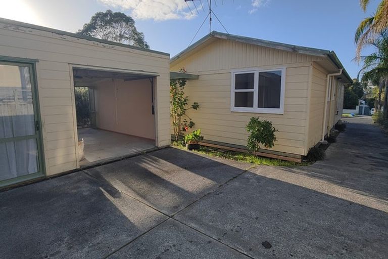 Photo of property in 74 Rosario Crescent, Red Beach, 0932