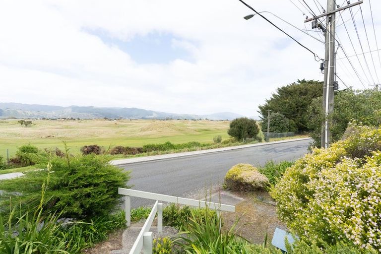Photo of property in 89 Golf Road, Paraparaumu Beach, Paraparaumu, 5032