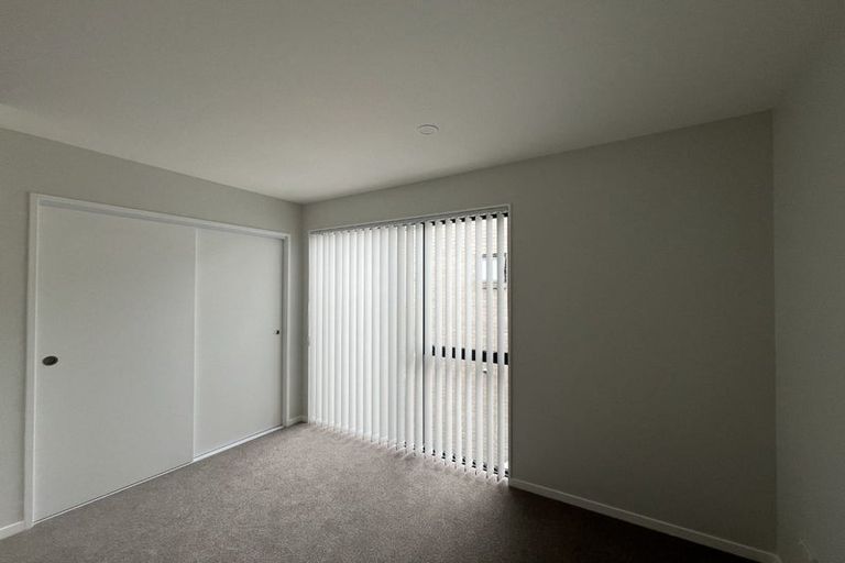 Photo of property in 2 Mikoikoi Crescent, Mangere Bridge, Auckland, 2022