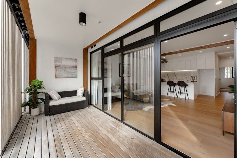 Photo of property in 4/169 Hobsonville Point Road, Hobsonville, Auckland, 0616