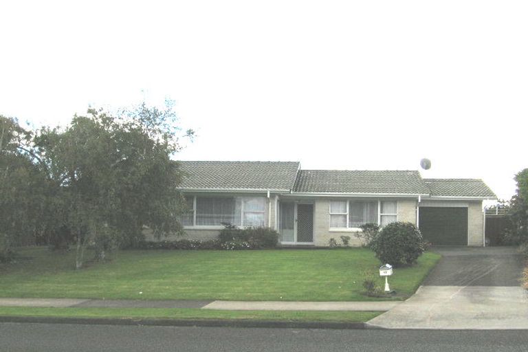 Photo of property in 17 Priestley Drive, Bucklands Beach, Auckland, 2014