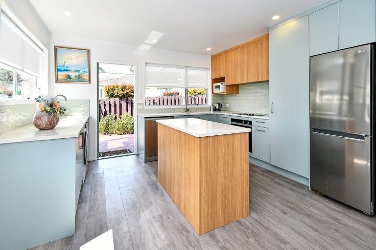 Photo of property in 8a Ashdown Place, Pahurehure, Papakura, 2113