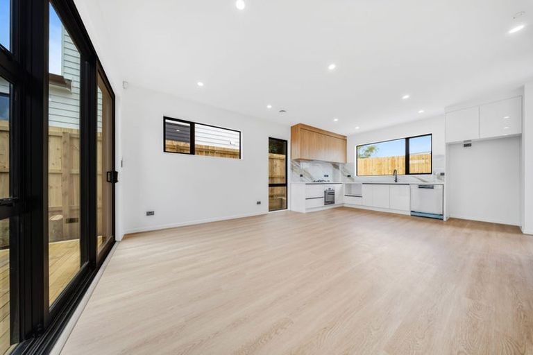 Photo of property in 7b Waimai Avenue, Weymouth, Auckland, 2103