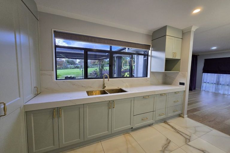 Photo of property in 190 Oraha Road, Kumeu, 0892