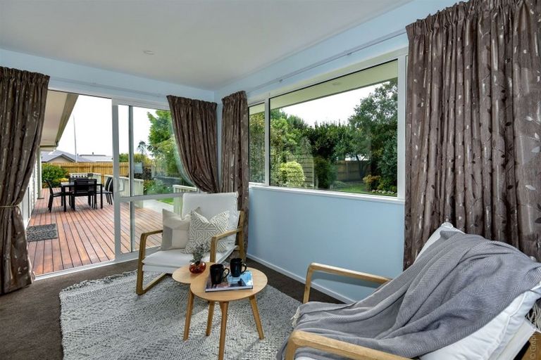 Photo of property in 33 Palmers Road, New Brighton, Christchurch, 8083
