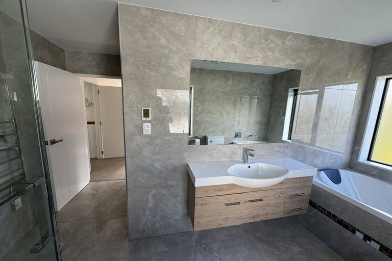 Photo of property in 70 Glendale Road, Glen Eden, Auckland, 0602
