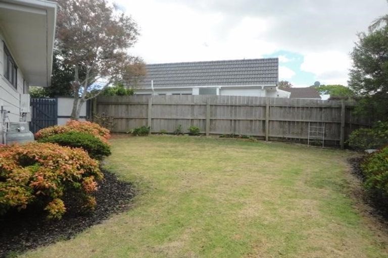 Photo of property in 9 Hiwihau Place, Glenfield, Auckland, 0629