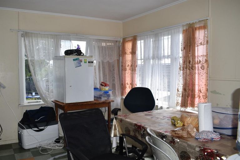 Photo of property in 84 Roberts Road, Te Atatu South, Auckland, 0610