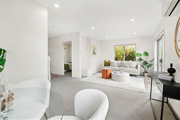 Photo of property in 4/102b Manuka Road, Bayview, Auckland, 0629