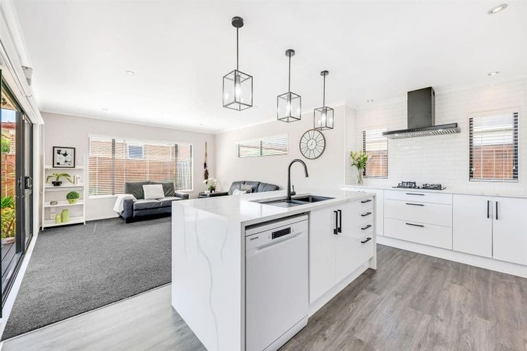 Photo of property in 14 Heidi Crescent, Flat Bush, Auckland, 2016