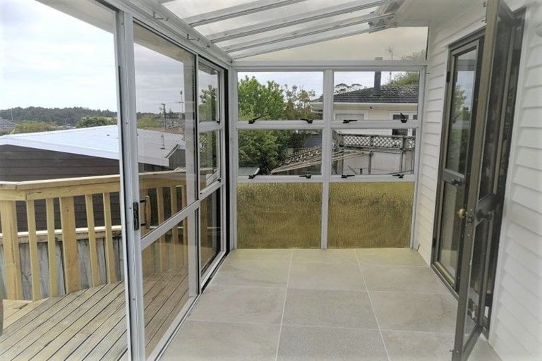 Photo of property in 1/76 College Road, Northcote, Auckland, 0627