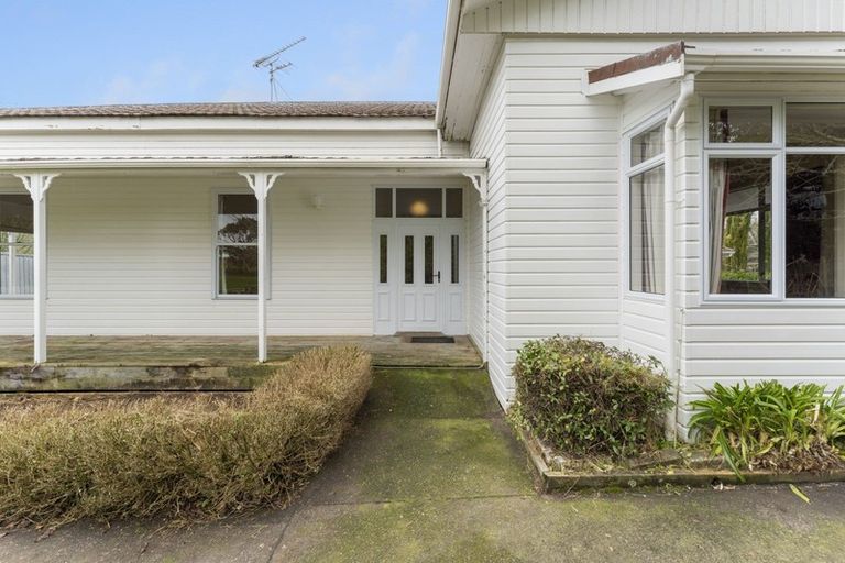 Photo of property in 55 Tarata Road, Inglewood, 4387