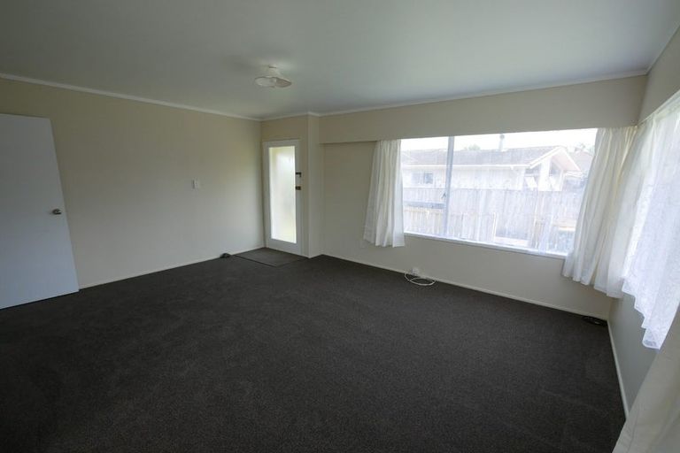 Photo of property in 1/32 Challen Close, Conifer Grove, Takanini, 2112