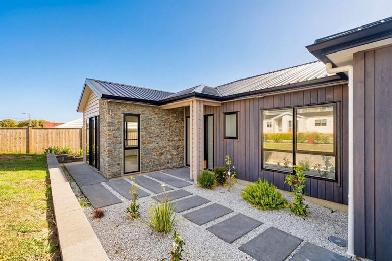 Photo of property in 7 Awa Avenue, Helensville, 0800