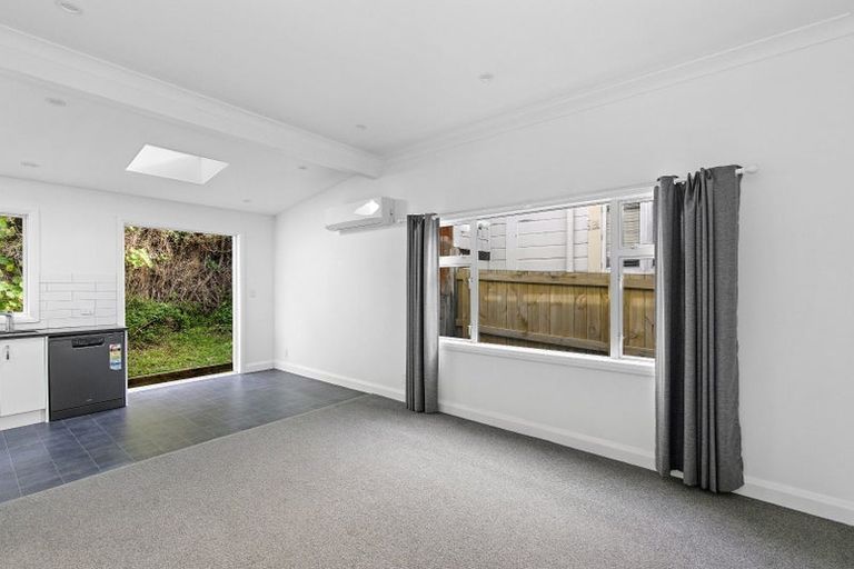 Photo of property in 19 Charlotte Avenue, Brooklyn, Wellington, 6021