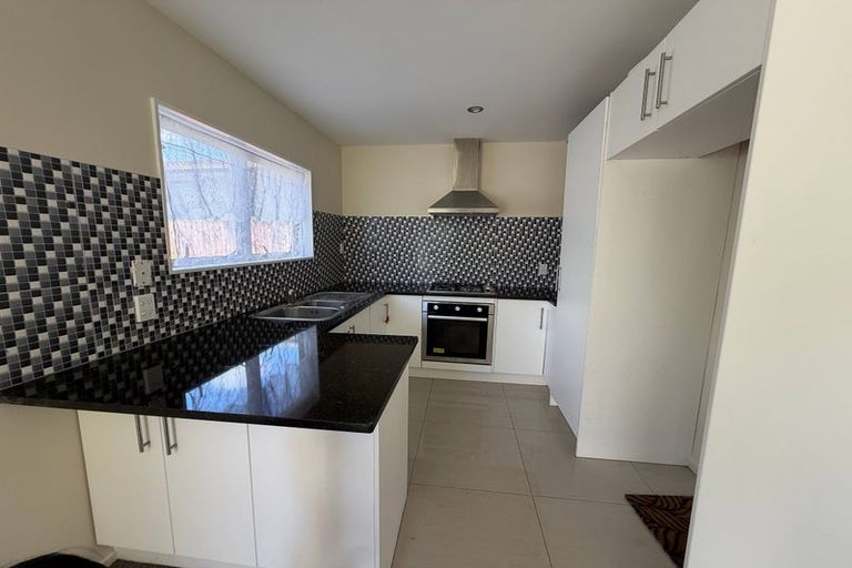 Photo of property in 16 Antalya Place, Manurewa, Auckland, 2102