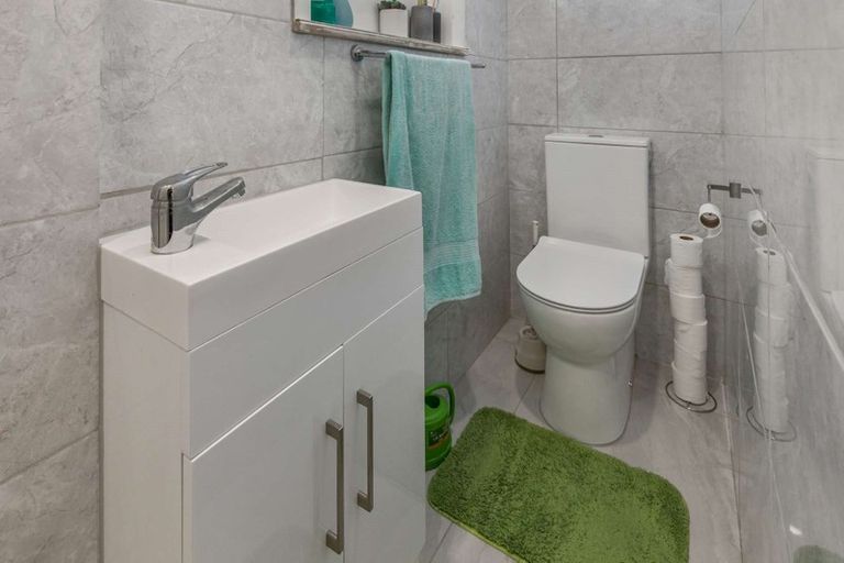 Photo of property in 8 Julian Place, Otara, Auckland, 2023